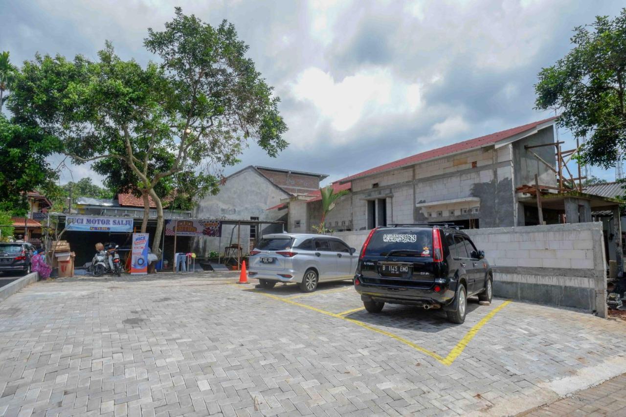 Reddoorz Plus Near Patung Kuda Undip Jatingaleh Zewnętrze zdjęcie