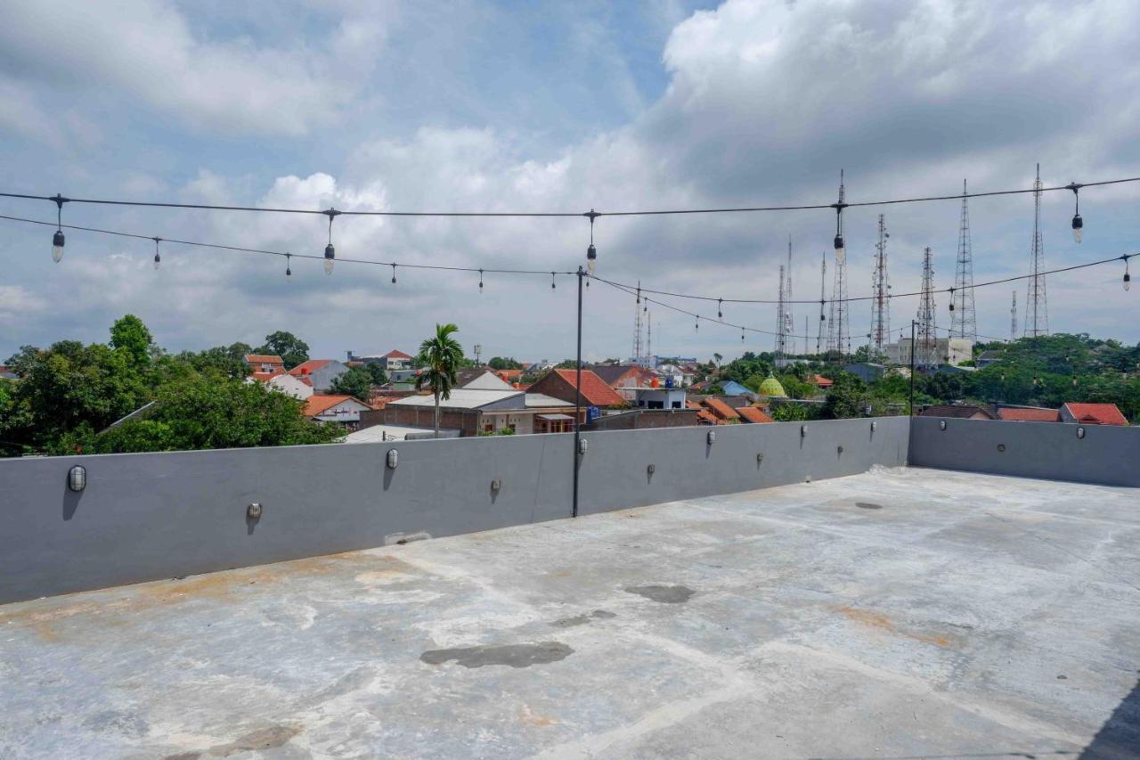 Reddoorz Plus Near Patung Kuda Undip Jatingaleh Zewnętrze zdjęcie